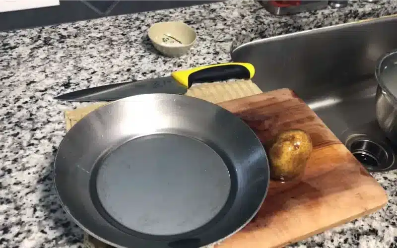 carbon steel pan seasoning